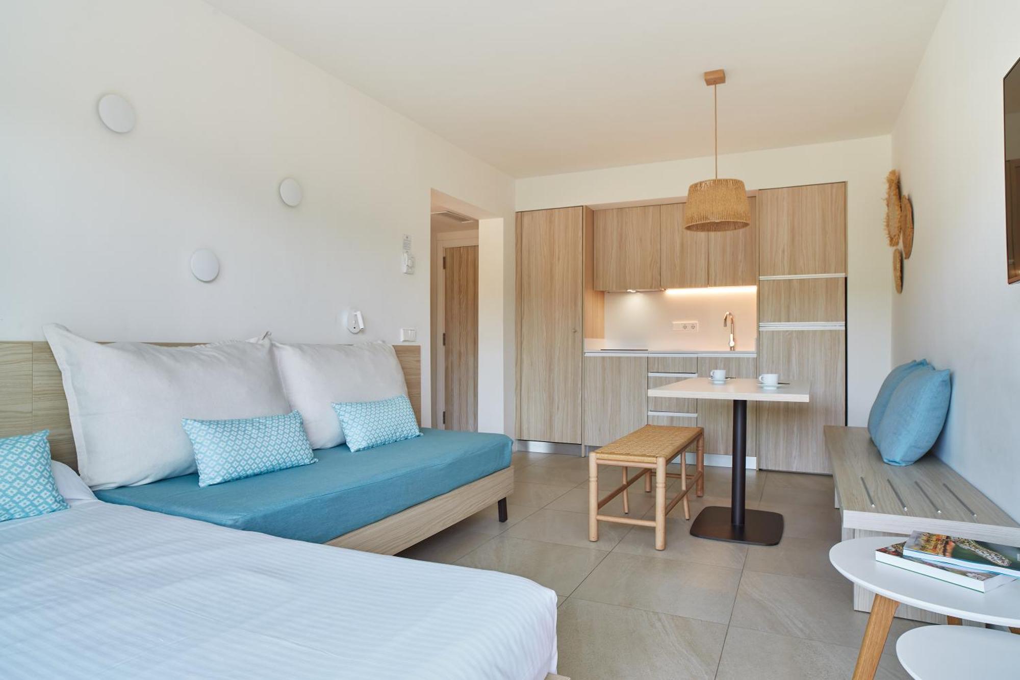 Port de Sant Miguel サン ミゲル パーク / エスメラルダ マルアパートホテル 部屋 写真