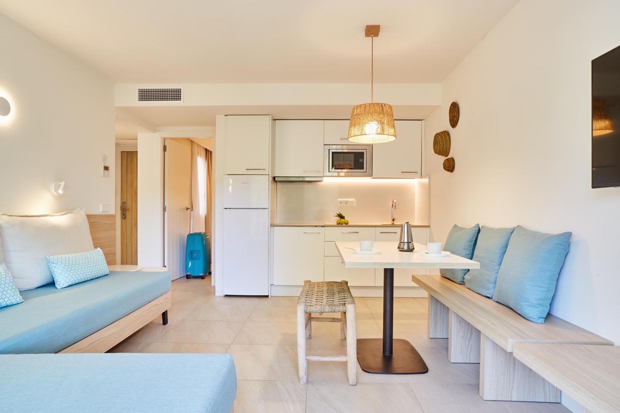 Port de Sant Miguel サン ミゲル パーク / エスメラルダ マルアパートホテル 部屋 写真