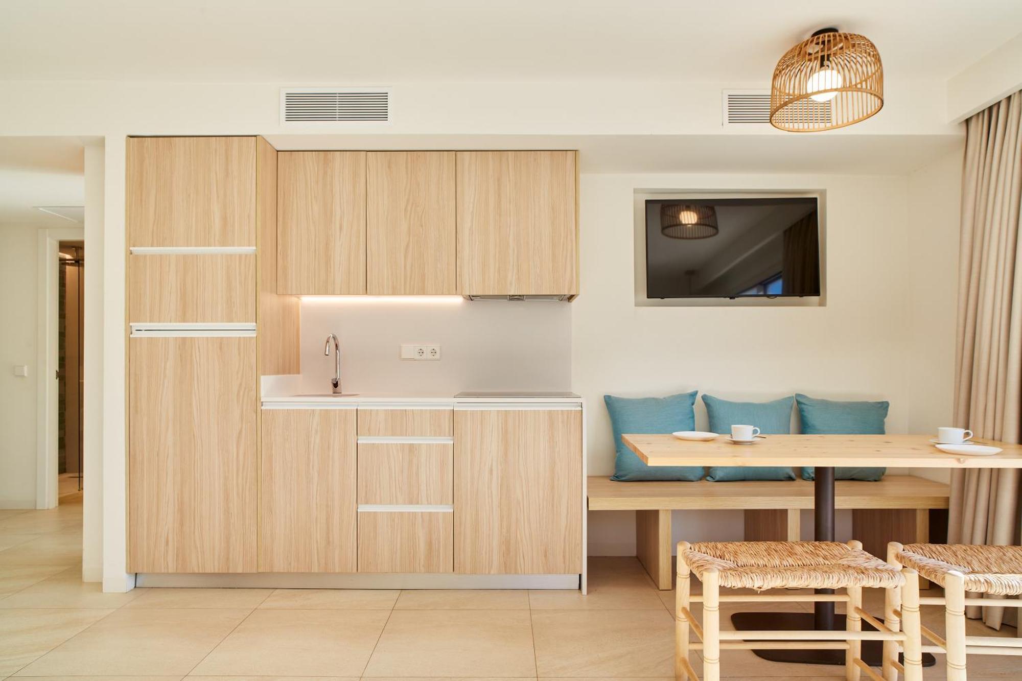 Port de Sant Miguel サン ミゲル パーク / エスメラルダ マルアパートホテル 部屋 写真